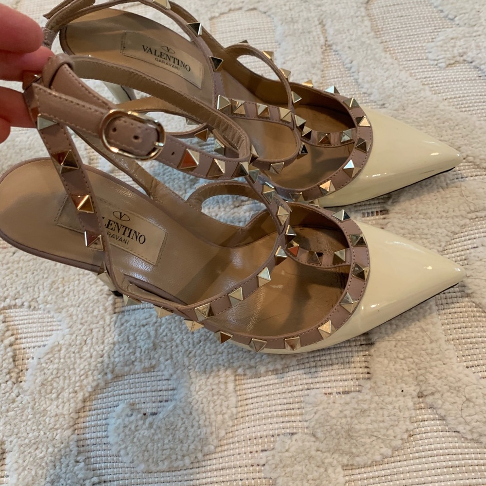 Valentino RockStud cream & gold heels !